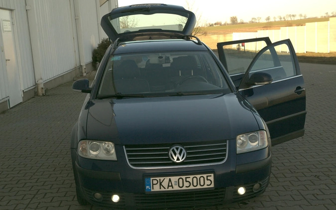 Volkswagen Passat cena 8200 przebieg: 333000, rok produkcji 2004 z Poznań małe 211